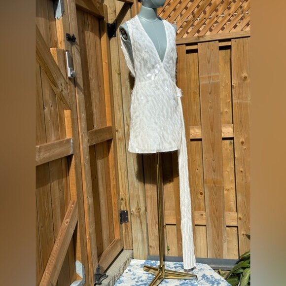 🆕 MISHA COLLECTION 🧿 NWOT The Sapphire Sequins Mini Dress, Ivory Sz M US 6 - Picture 4 of 16